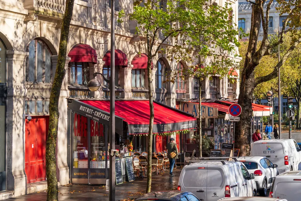 Café en terrasse à l’automne
