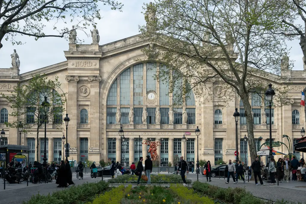 La façade de la gare du Nord